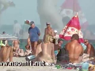 Naomi1 мастурбація a молодий хлопець на a публічний пляж