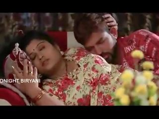 Indiškas mallu teta x įvertinti filmas bgrade klipas su krūtys spauda scena į miegamasis - wowmoyback