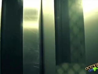Lara y su mini- atrapados fr el ascensor